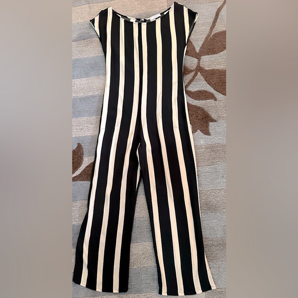 Free People x Flynn Skye Cap Sleeve Downtown Crepe Jumper in Black & Off White - Picture 3 of 7